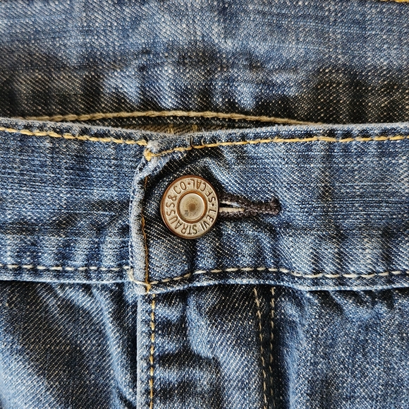 Men's Levi jeans 569, 34 waist, 32 length - Picture 2 of 4